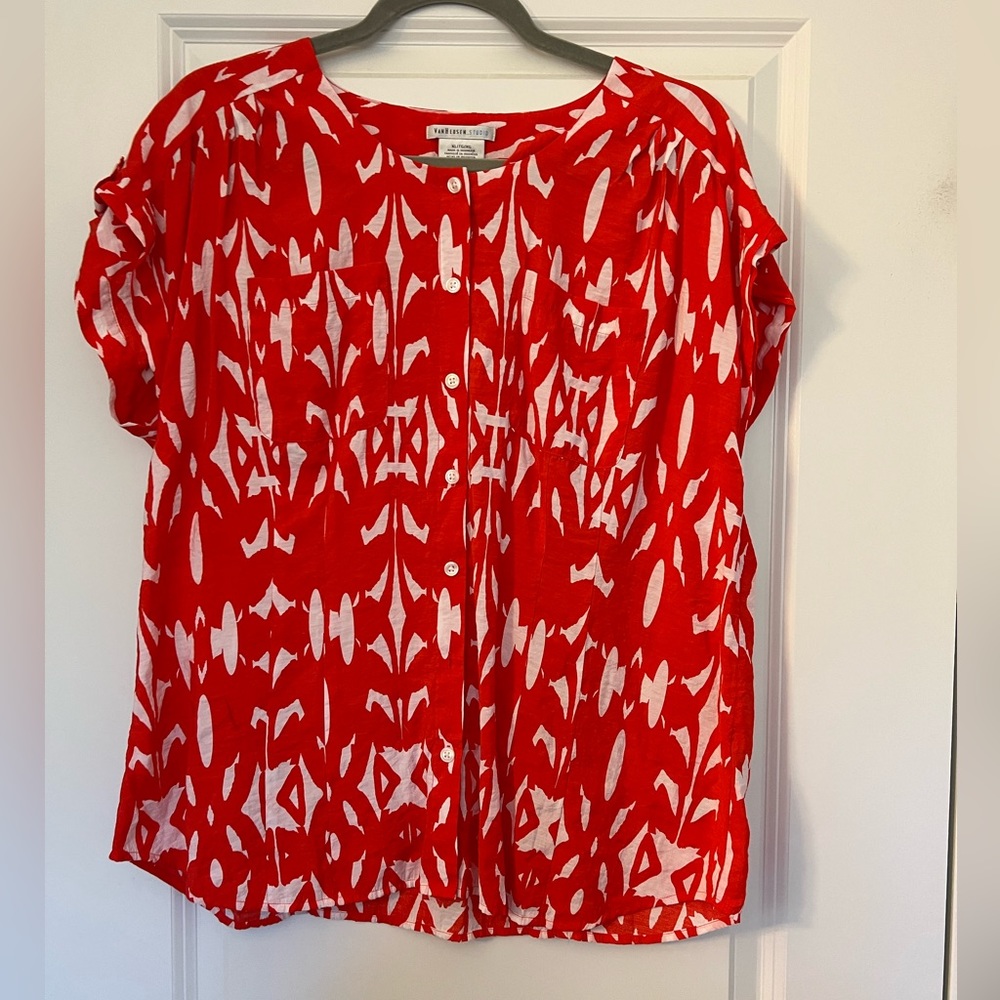Great condition ikat summer shirt sleeve blouse